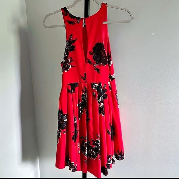 FREE PEOPLE- Cherry Red Floral Mini Dress-Size 2 Flutterby style-EUC - Picture 3 of 12